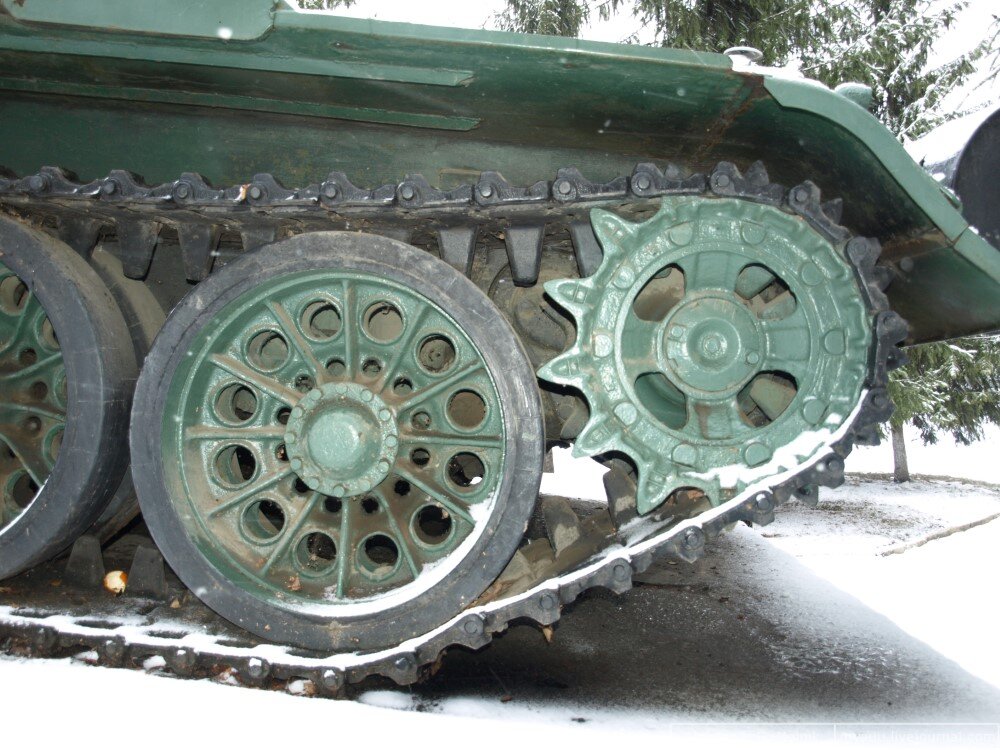 Колеса на танк 500. Трак танка т-34. Ведущее колесо танка т-80. Гусеница т-55. Гусеница РМШ Т-72.