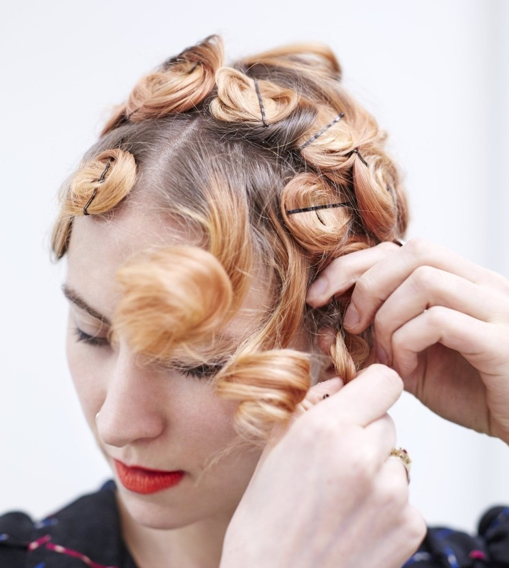 Укладка на плойку. Горячая укладка щипцами. Кудри утюжком. Локоны выпрямителем для волос. Красивые кудри плойкой.