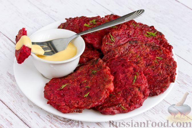 свекла, мука пшеничная, яйца, майонез, соль, перец чёрный молотый, масло растительное