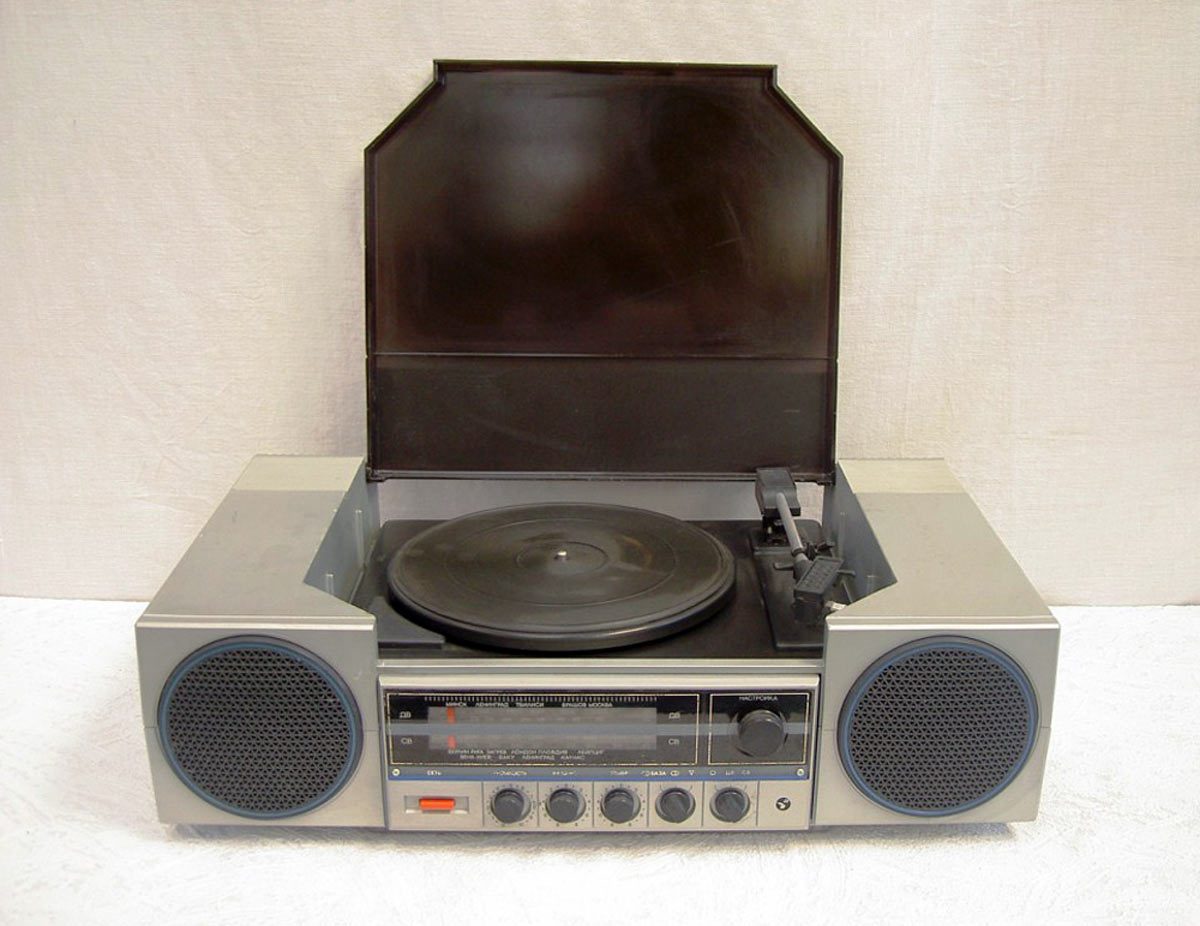 Вега 300 Стерео - что лучше винил на ней или МП3 на высшем классе ...