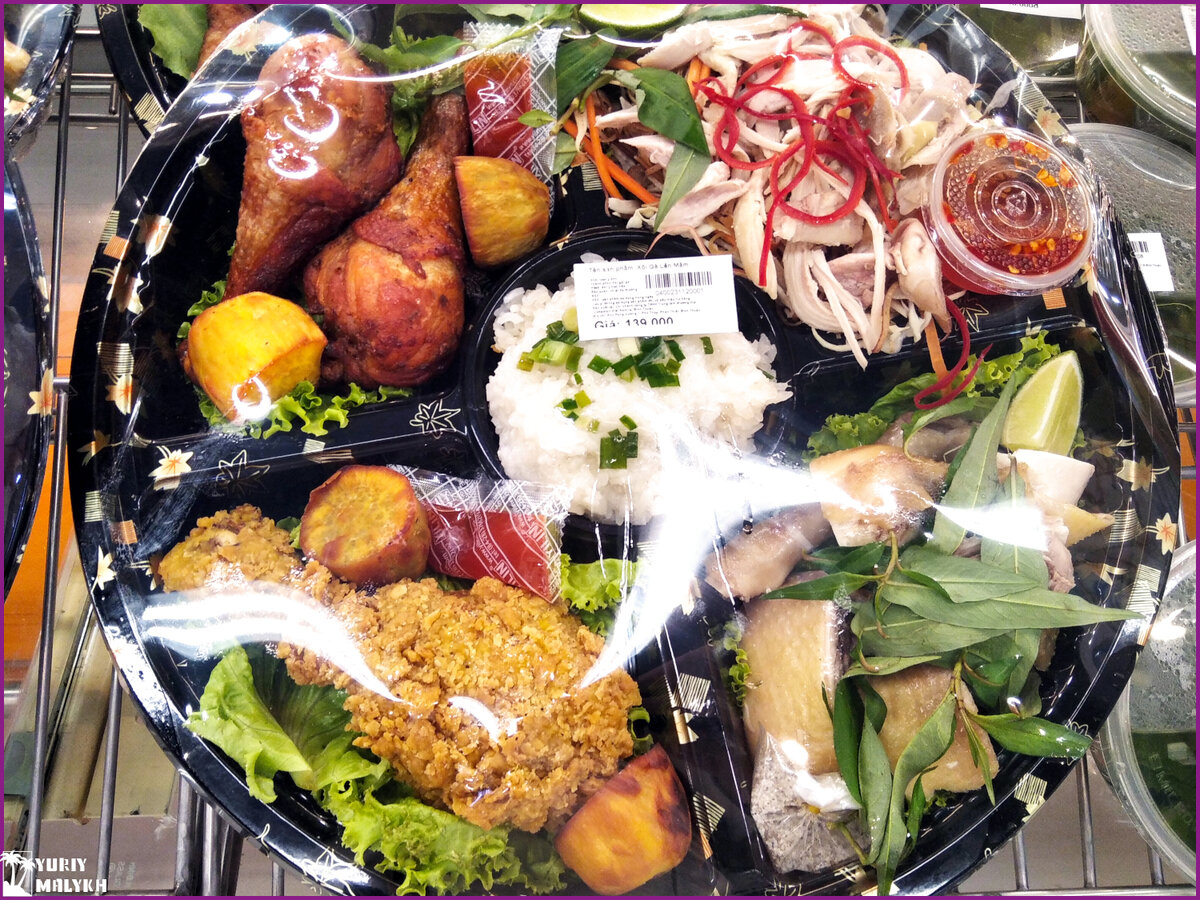 Готовый набор еды из вьетнамского супермаркета (стоимость 420 рублей)