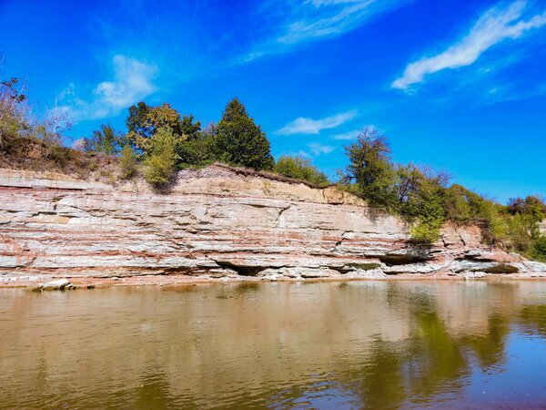 Берег реки белой