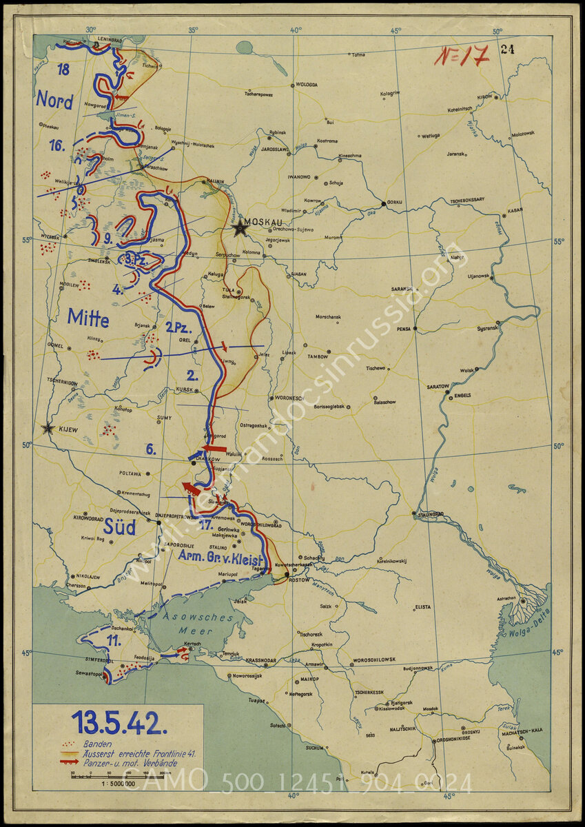 13 мая 1942 года. Партизанское движение в Крыму. Советские войска откатываются к Керчи, но Севастополь держится. Партизан немцы обозначают как "банды".