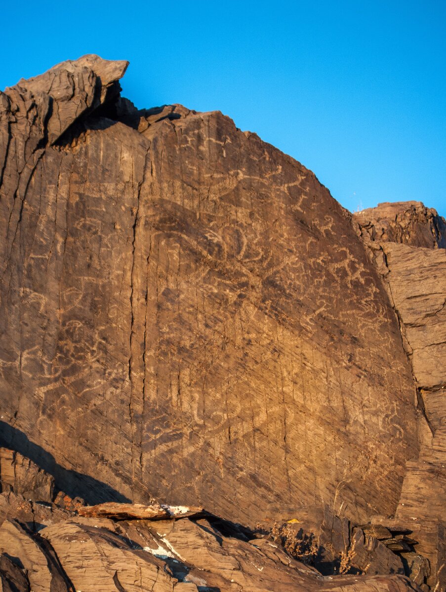 На фото пришлось усилить цвета и контрастность, чтобы было лучше видно рисунки.