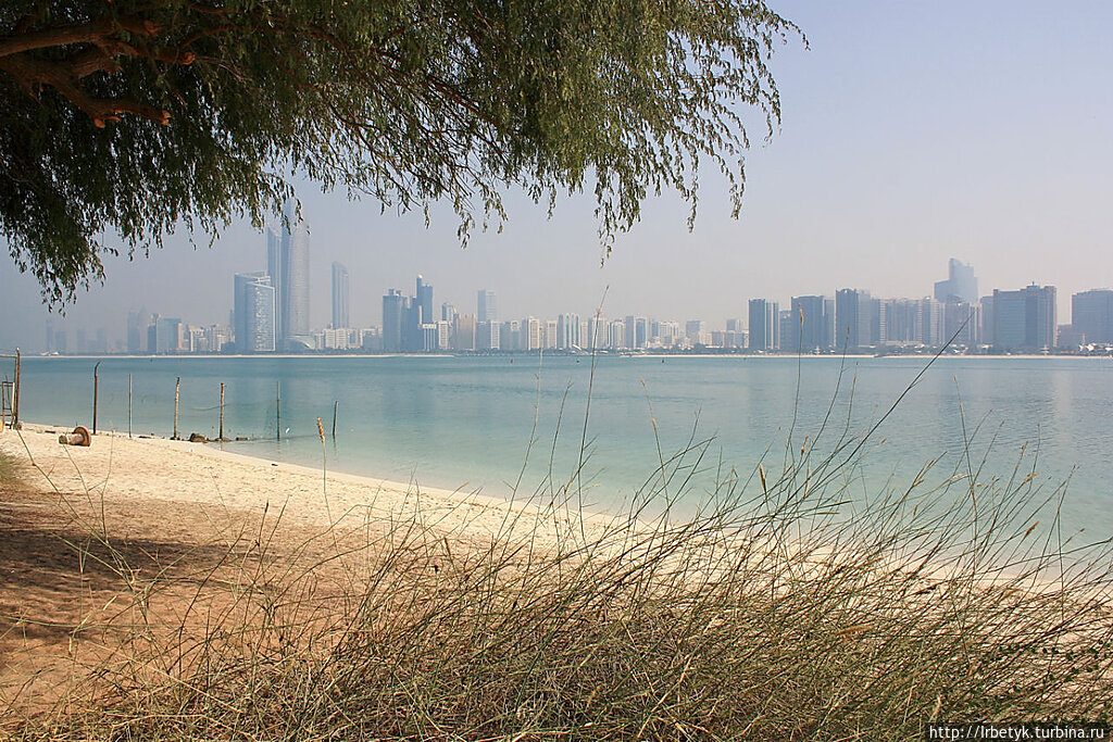 Корниш набережная абу. Набережная Корниш в Абу-Даби. Набережная Corniche Абу Даби. Пляж Корниш Абу-Даби. Набережная Корниш в Абу-Даби фото.