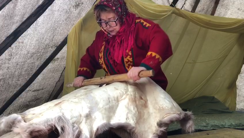 Выделка шкуры оленя