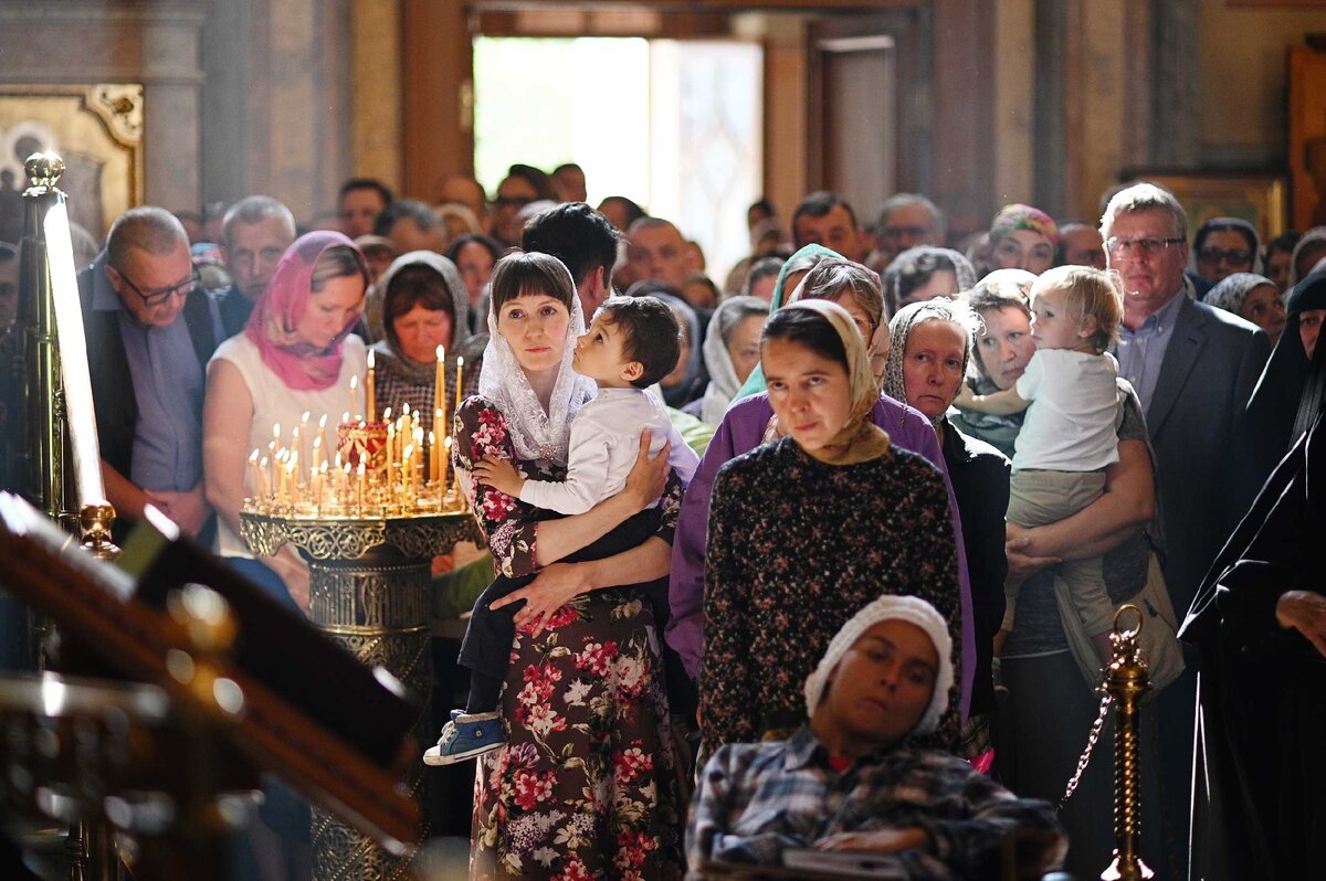 Потребность в молитвенных словах есть и у старых, и у малых... Источник: https://foto.patriarchia.ru/news/patriarshee-sluzhenie-v-den-useknoveniya-glavy-ioanna-predtechi-v-ioanno-predtechenskom-monastyre-g-moskvy-2019-09-11/