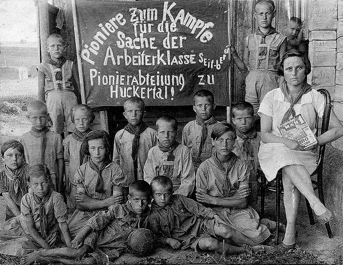 Пионерский отряд одной из немецких колоний, переименованных после революции в трудовые коммуны.