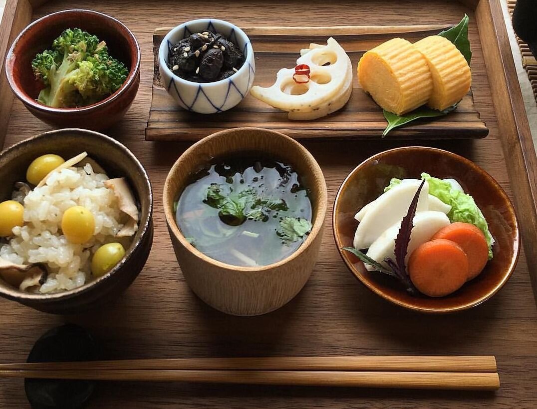 О разнице вкусов. Корейский завтрак. Муги корейское блюдо. Japan Traditional food. Нурунджи корейское блюдо.