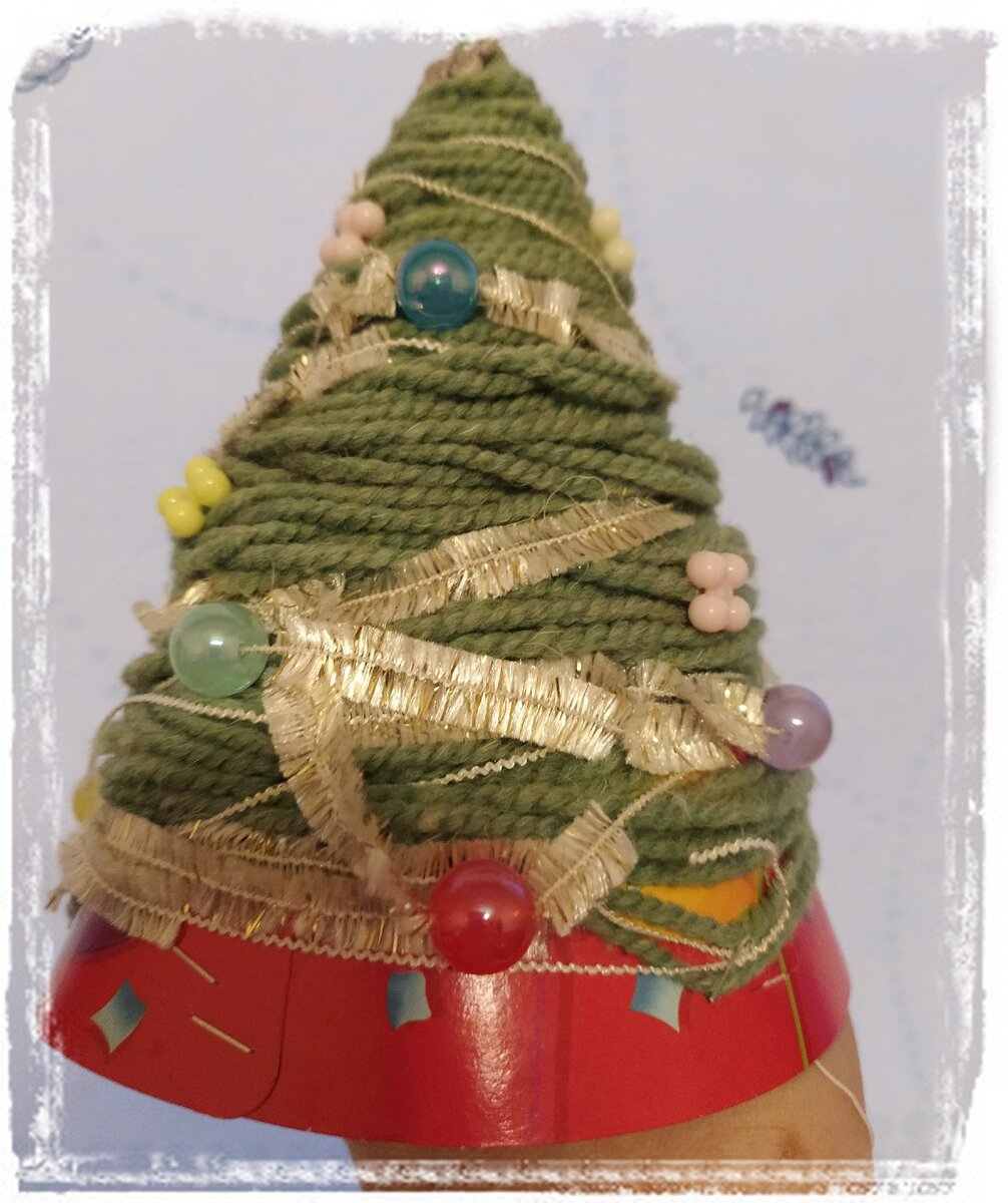 Вот что получилось. Нижнюю часть видно не будет, её закроет снег (вата).