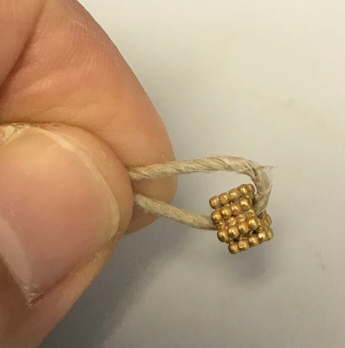 Бусина, найденная счастливчиком Биньямином.