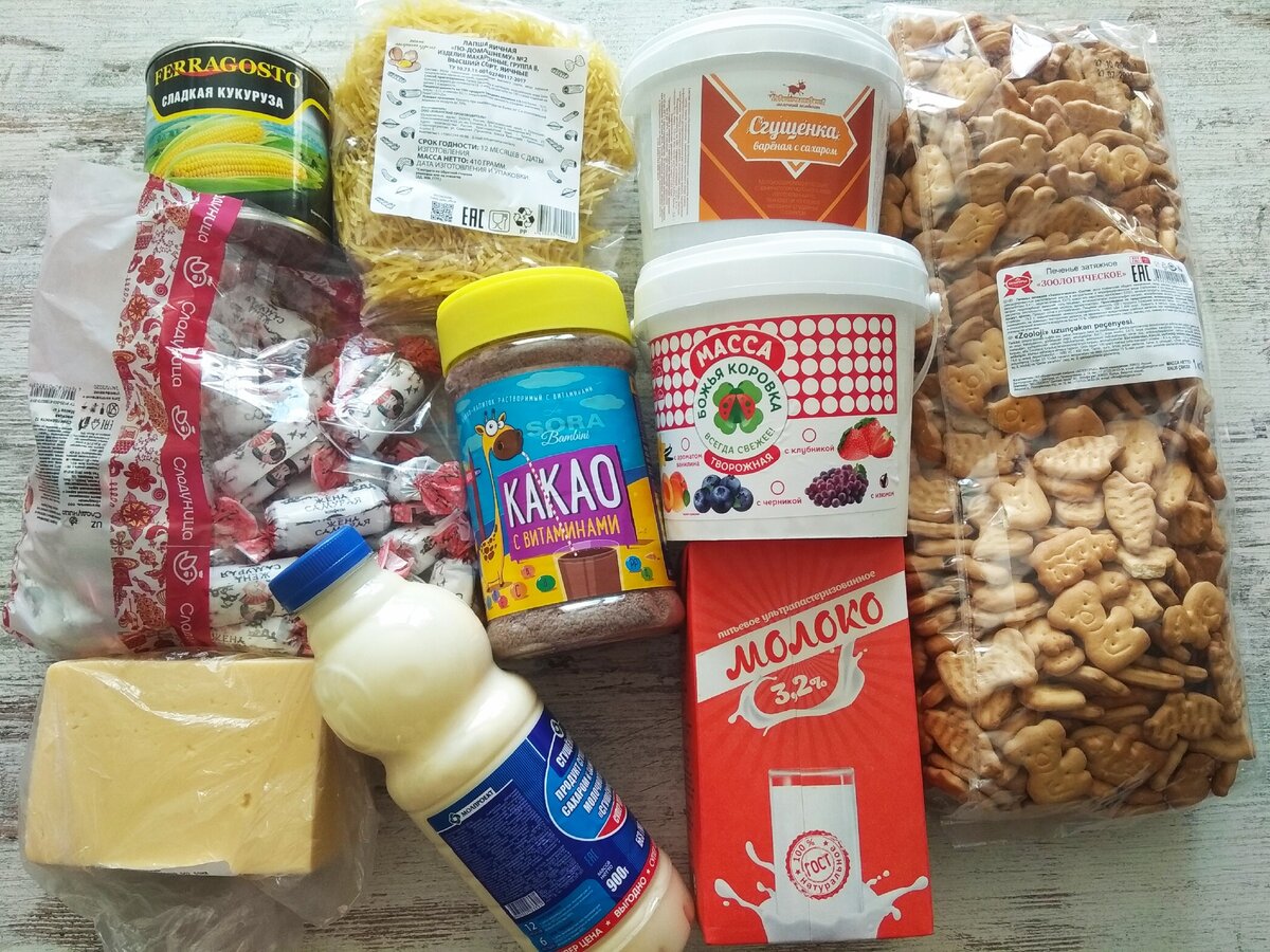 Как видно по фото, закупка продуктов была в основном сладкая. 