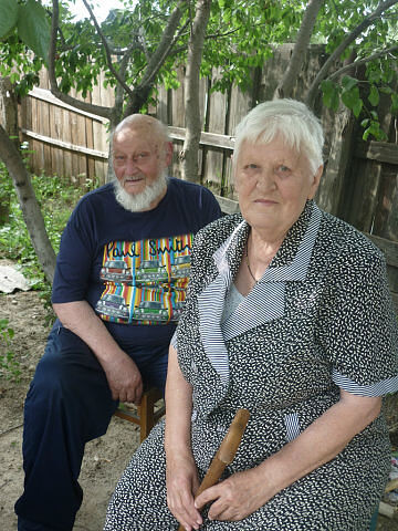 А это мои радостные и грустные воспоминания! Мои мама и папа! И ни за что на свете я бы не хотела о них забыть!