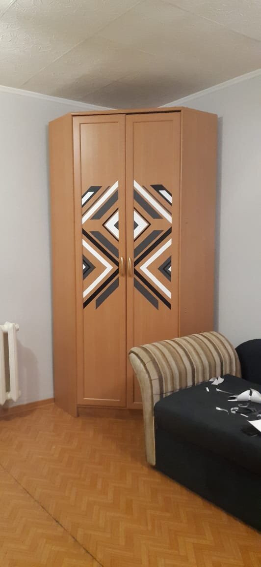 Вторую дверцу делаем зеркально