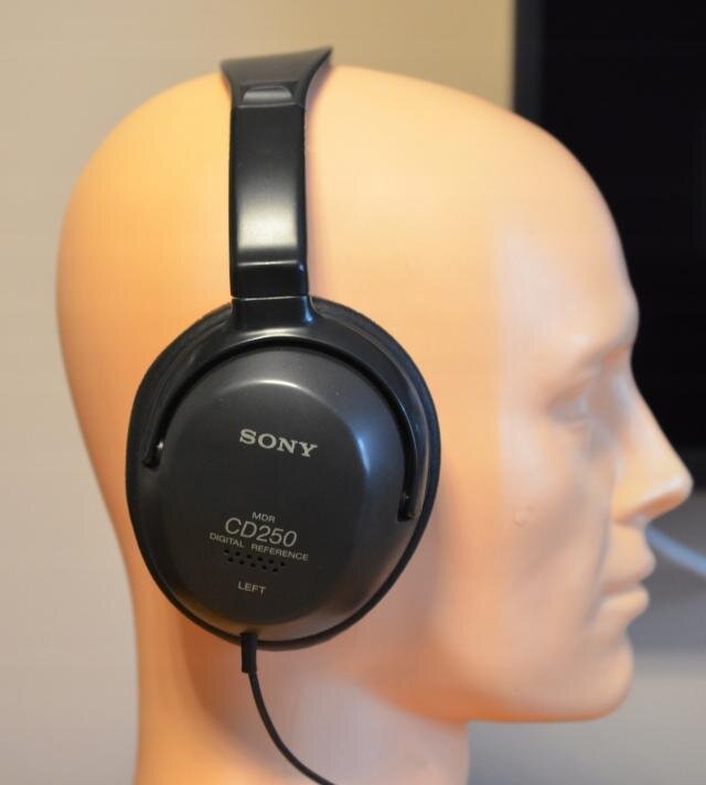 Вот точно такие же  четверть века служат мне. Свои сфотографирую только после реставрации. Фото из открытых источников.