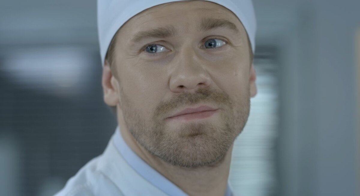 Алексей Морозов в роли Андрея Макарова. Кадр из кинофильма "Спецы", 2017 г., режиссер  Олег Масленников, сценарист Ренат Гильфанов, композитор Олесь Коровниченко. Скриншот кадра