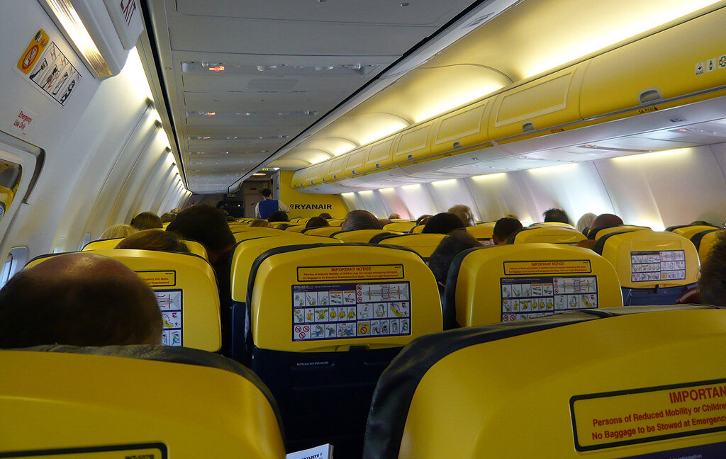 Типичный Low-Cost салон - Ryanair
Фото: Airliners.net