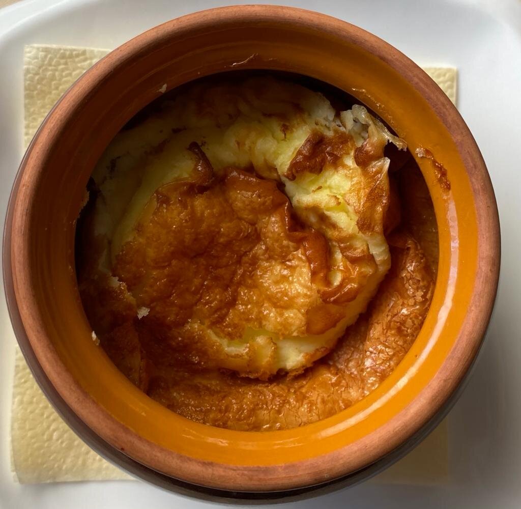 Омлет в горшочке... На любителя, пресноват.