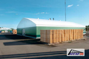 Свердловский район является одним из многих аграрных районов Орловской области, в составе района 8 муниципальных образований, административный центр — пгт Змиевка. Свердловский район имеет ярко выраженную аграрную направленность, в хозяйствах и агрокомплексах выращивают зерновые культуры, сахарную свеклу, подсолнечник, горчицу и т.д. Животноводческий сектор Свердловского района представлен скотоводством мясо-молочного направления, свиноводством, в частных подворьях содержат мелкий рогатый скот и птицу. Промышленность района сосредоточена в поселке Змиевка, здесь расположены хлебобулочный комбинат, Змиевский мясокомбинат. Крупнейшими предприятиями региона являются: Авангард-Агро-Орел, АПК Свердловский, АО Сельхозинвест.