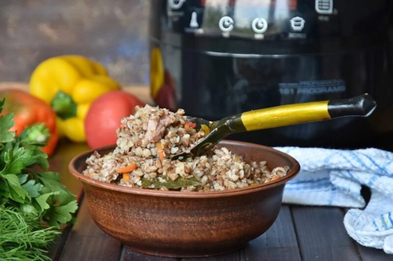 Гречка по-купечески с говядиной: рецепт гречневой каши с мясом — Лайфхакер