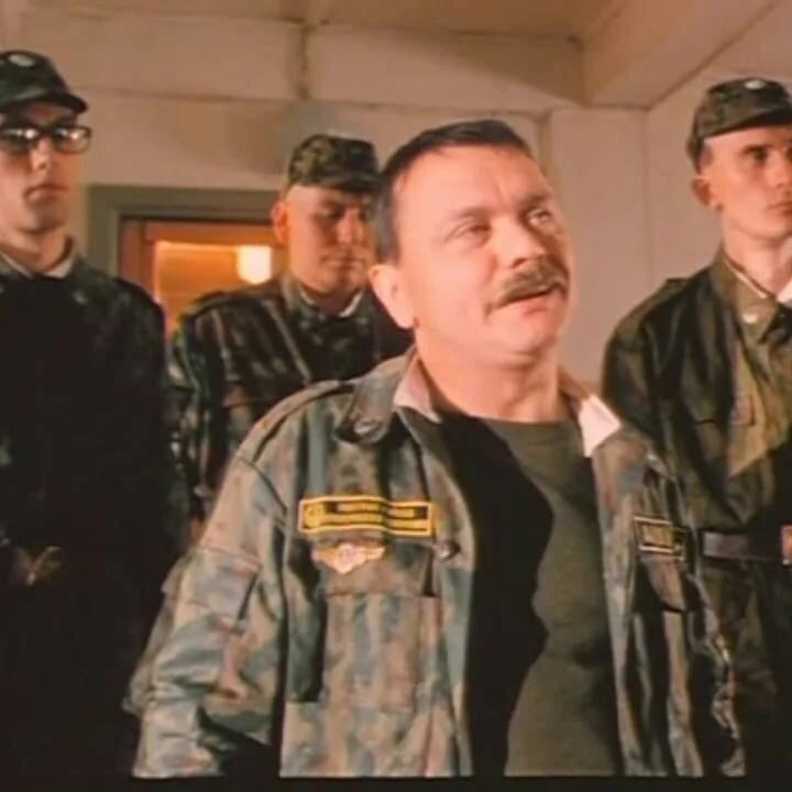 кадр из фильма "ДМБ"