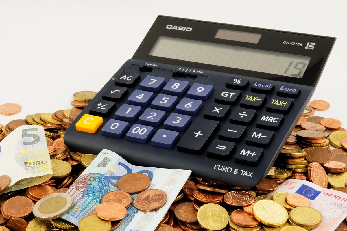 Курс EUR/USD на момент публикации материала - 1.2142