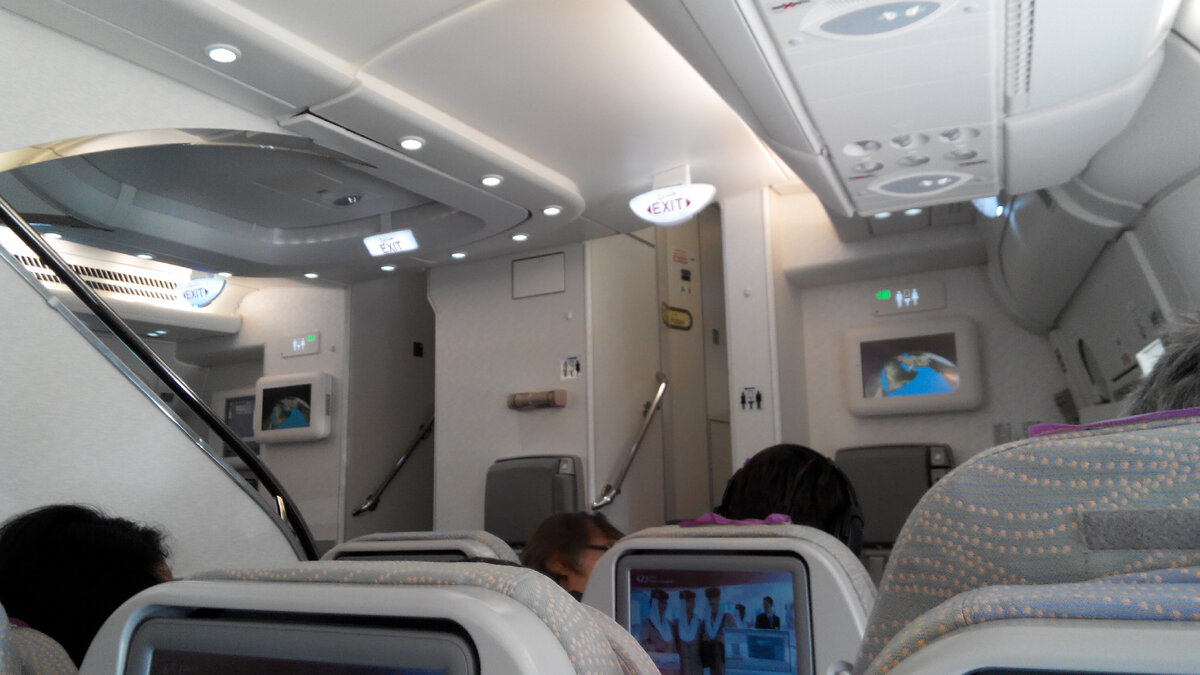 Двухярусный самолёт -Airbus A380...