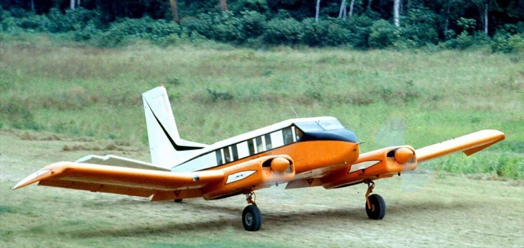 Самолёт из Майнкрафта. Евангель 4500 - самый неправильный самолёт в мире.