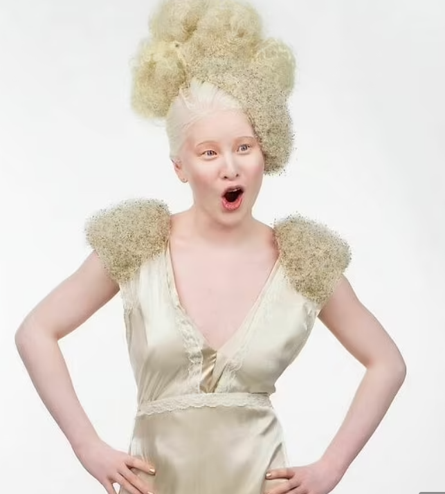 Сюэли начала работать в модельном бизнесе с 11 лет