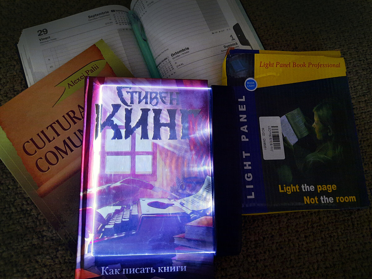 Для огромных книг этот аксессуар мало полезен