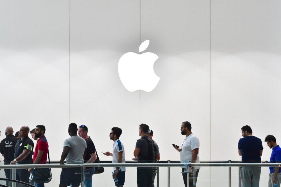 Вы уже обновили свой iPhone до iOS 15? Если нет, то вам следует начать обновление своего гаджета сейчас, чтобы испытать несколько функций, представленных Apple. Фактически, технический гигант выпустил обновление для хранения карты вакцинации COVID-19 в приложении Wallet. ФОТО: GIUSEPPE CACACE / AFP ЧЕРЕЗ GETTY IMAGES