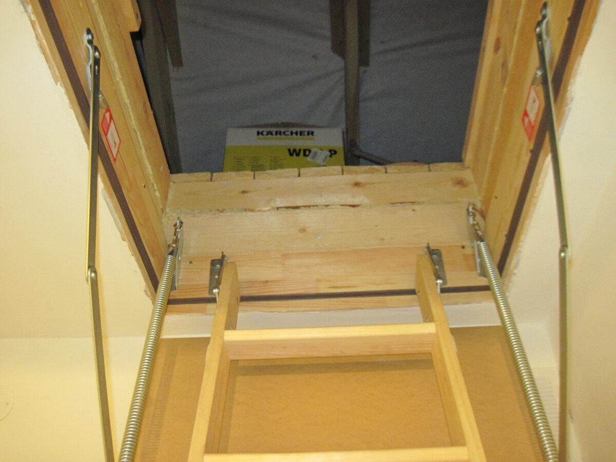 Двупольный люк на чердак с металлической лестницей ПЛЧ-24