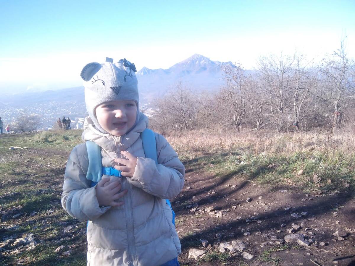 Лучше гор могут быть только горы, у подножия которых живут бабушка и дедушка. 