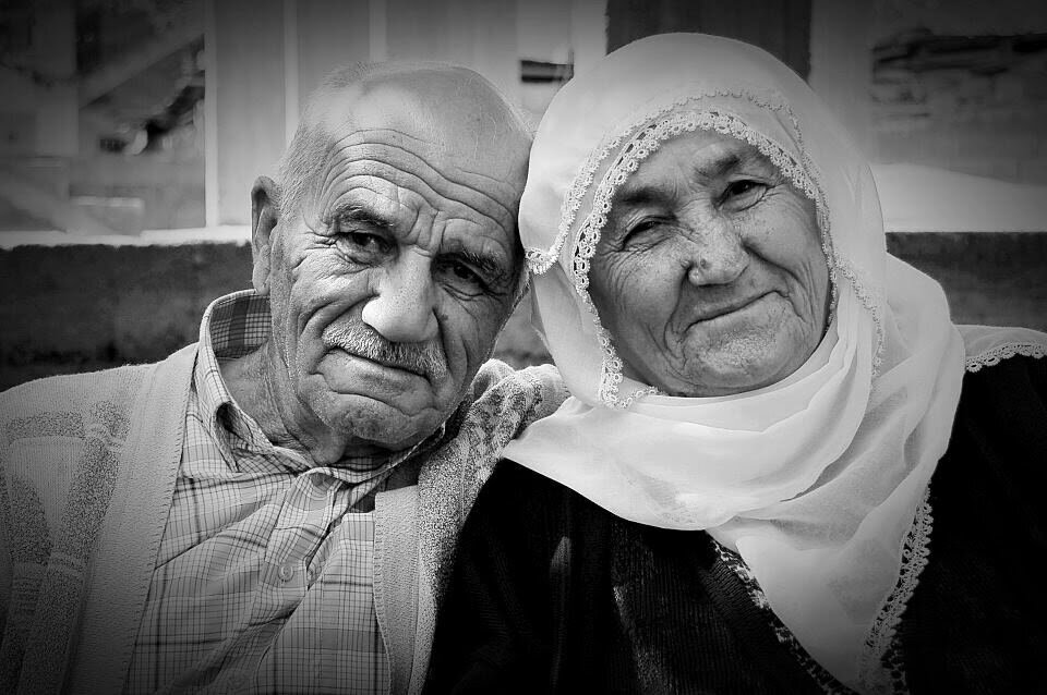 пожилые люди изображение взято https://clck.ru/ZDmcg