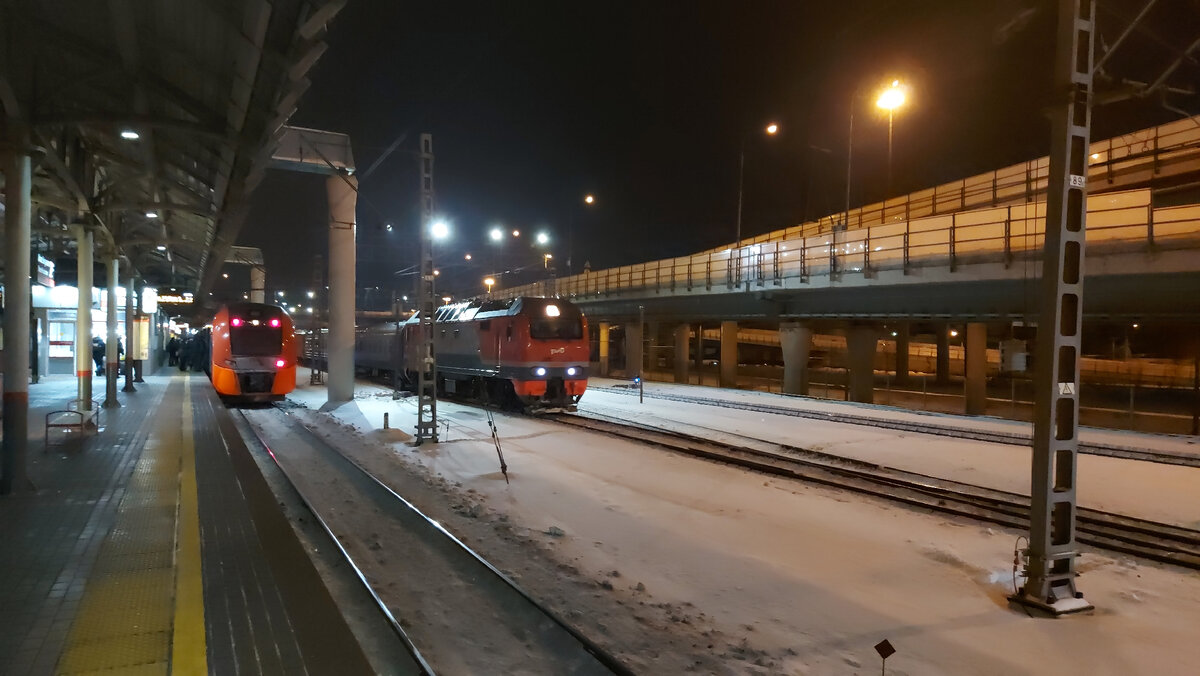 Электровоз ЭП2К со скорым поездом №091М Москва (Восточный вокзал) - Старый Оскол.