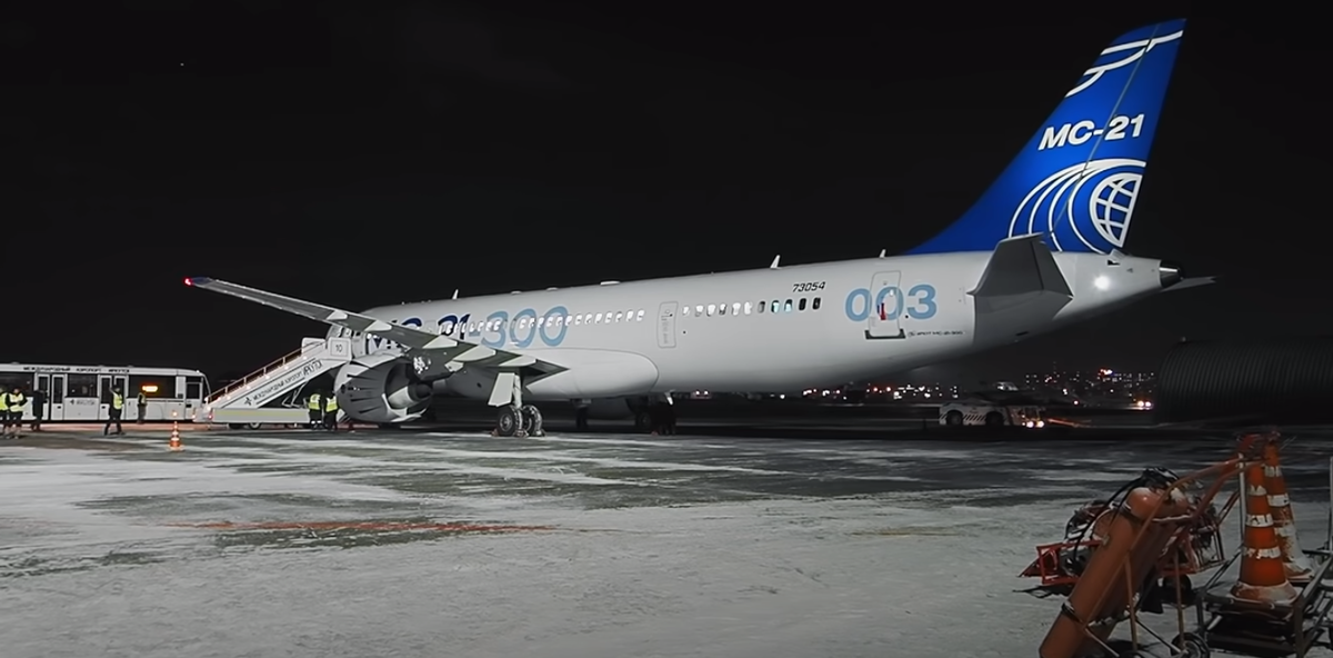 Мс нова. Мс21 самолет. Новый самолёт МС-21. Композитное крыло для МС-21. Новый мс21 самолёт России аэропорту.