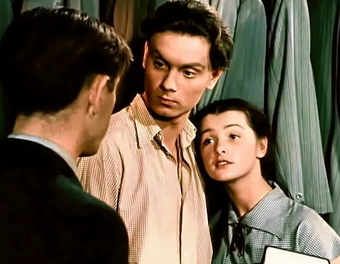 Кадр из фильма "За витриной универмага" (1955)