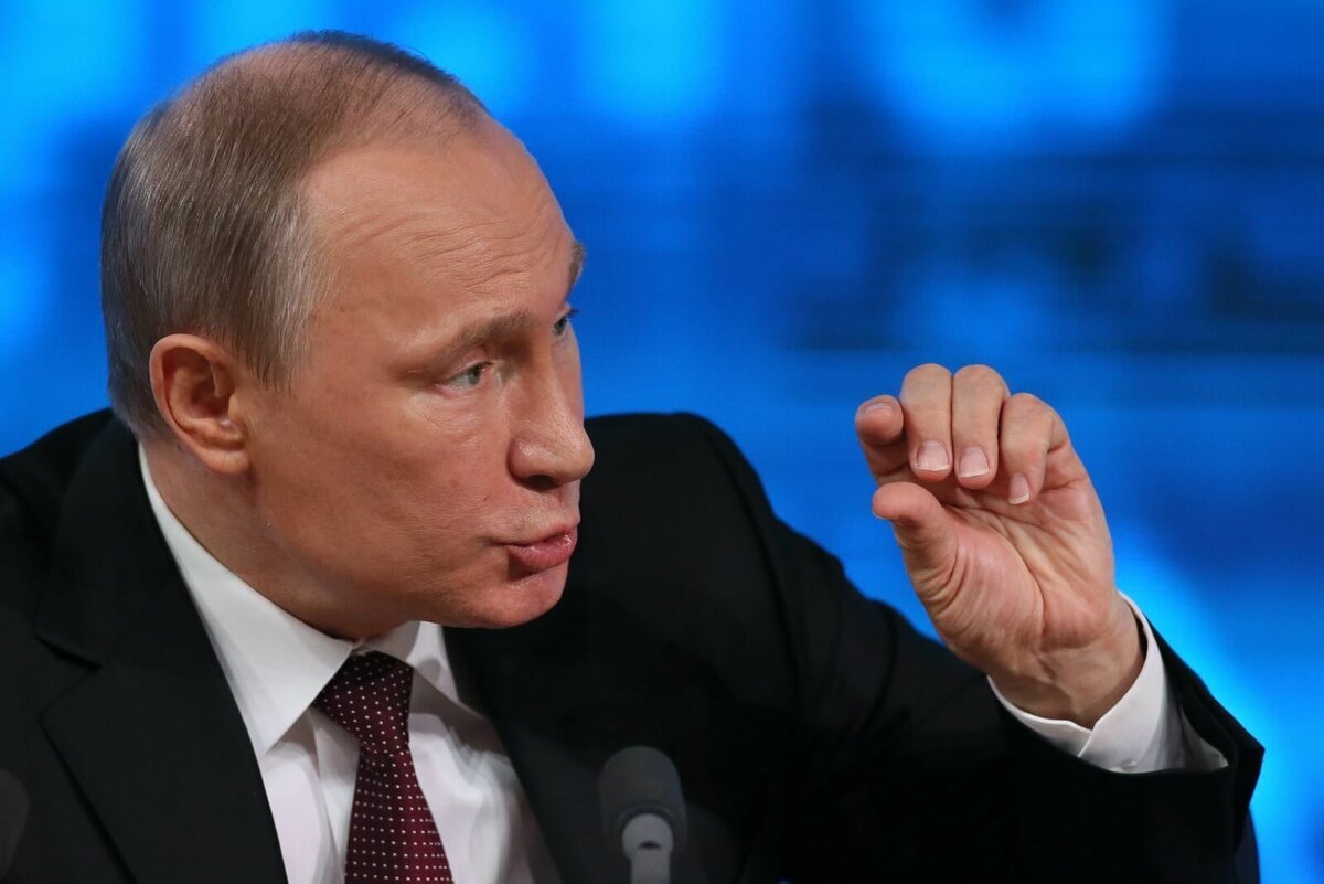 Вот здесь, наверное, Путин показывает размеры будущей индексации пенсий