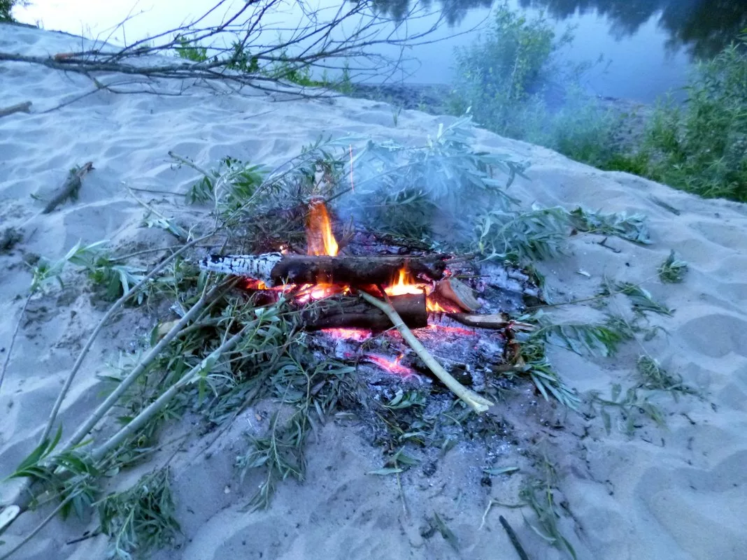 костер на снегу