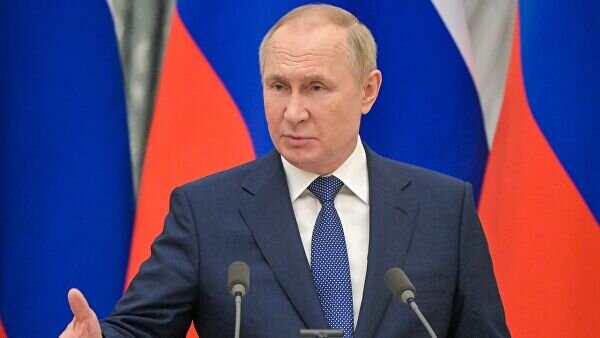    Президент РФ В. Путин провел переговоры с президентом Франции Э. Макроном© РИА Новости / Сергей Гунеев