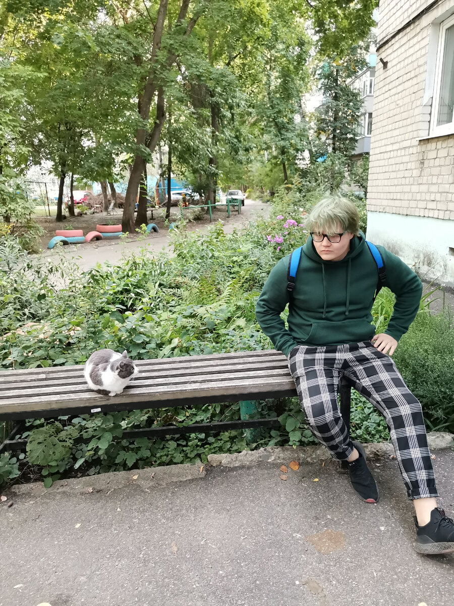 Сидим с кошкой и думу думаем. 