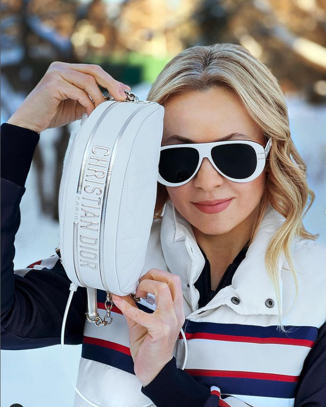 Встречайте, сумочка от Кристиан Диор, кто хочет прикупить!!! На ней ещё остался мой запах, как бонус при покупке, спешите приобрести, а то запах скоро выветрится