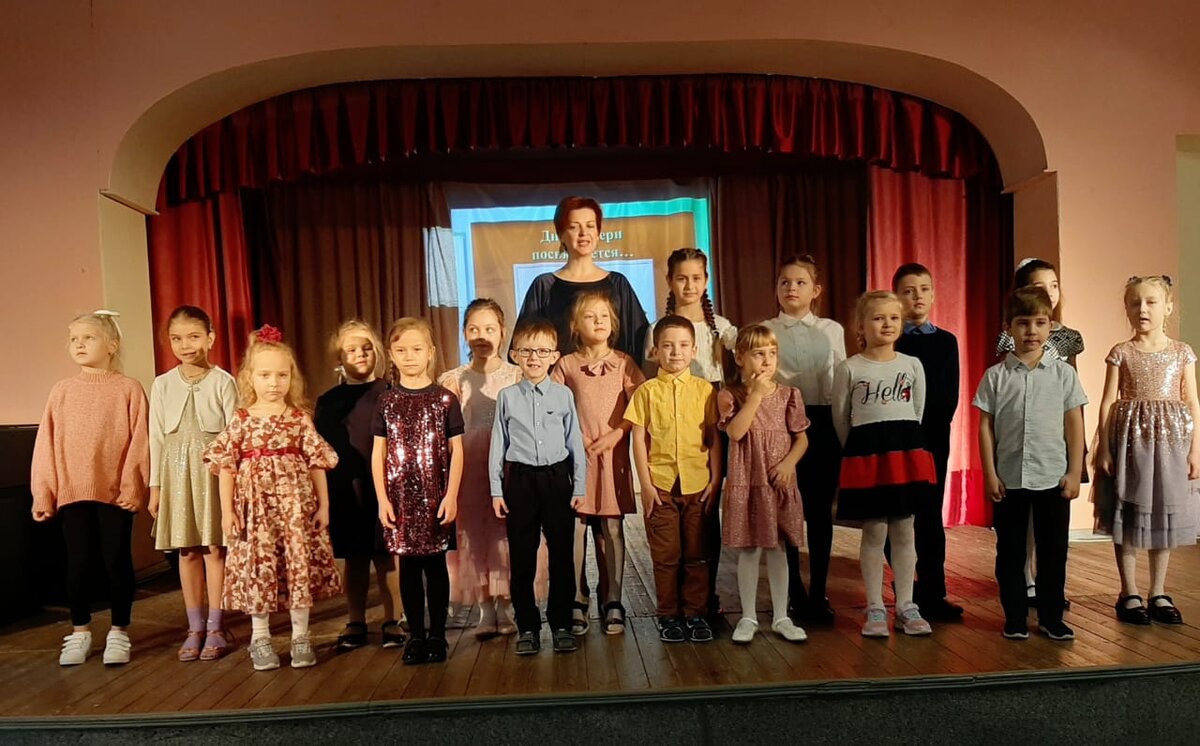 В нашем театральном обьединении. На литературном вечере. 