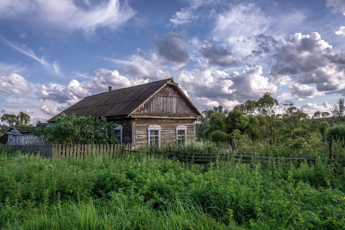 Какое село какой дом. Деревни Брянской области. Деревня улица Брянская область. Деревенский дом. Домик в деревне.