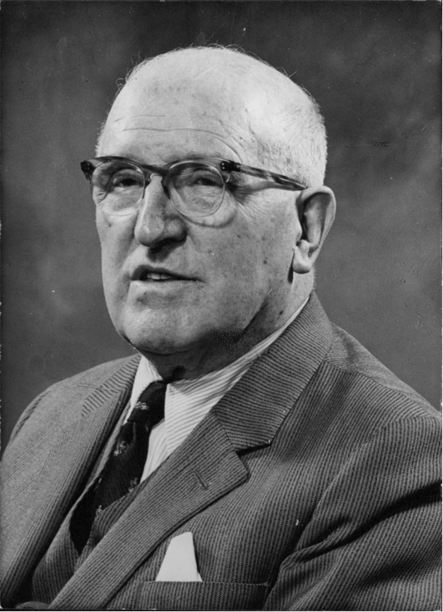 In from the side 2022 актеры. Александр кинг актер со стороны. Аурелио печчеи. Alexander king. Александр кинг актер со стороны.