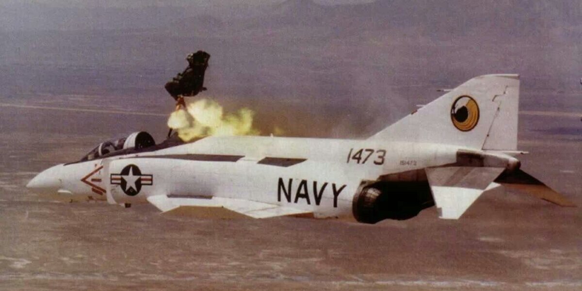 Катапультирование из McDonnell Douglas F-4 Phantom II