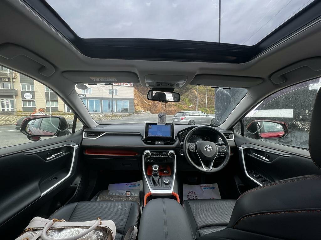 Toyota RAV4. Источник иллюстрации - Яндекс.Картинки