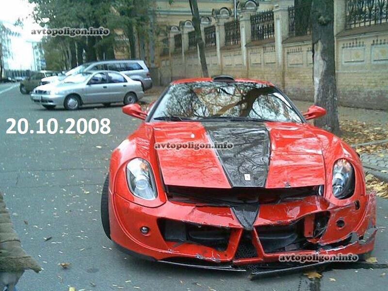 Первое ДТП. Можно заметить ещё старый бампер.