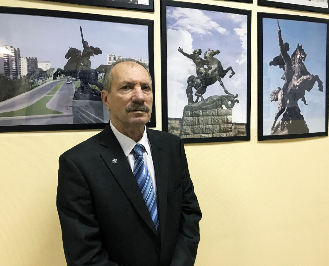 На фото: Шариф Шахмарданович Шахмарданов.