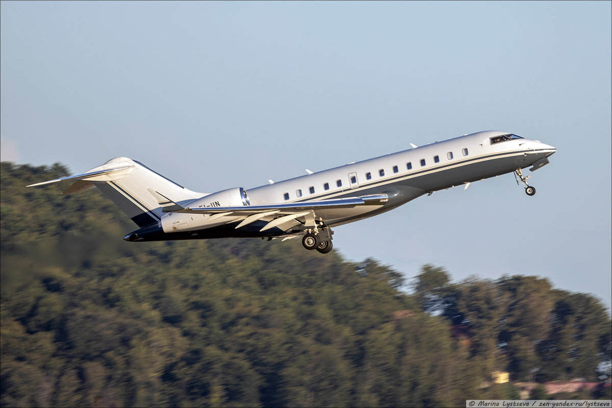 самолет казань адлер. самолет над домами адлера. самолет казань адлер. самолет казань москва. ош авиабилеты.